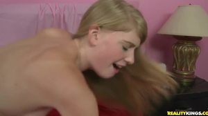Allie James tem sua vagina fodida em ação hardcore 1 em 1