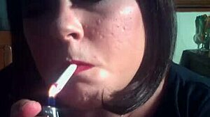 Femdom Tina Snua จากอังกฤษชอบสูบบุหรี่