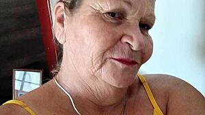 Ana, den sexy bestemoren på Facebook på 60