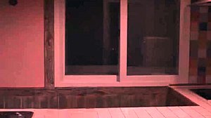 أخت آسيوية سمراء تتعرض للجنس من الخلف في فيلم كوري إيروتيكي