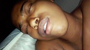 Černá teenagerka se postaví monstróznímu penisu v hardcore videu