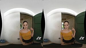 Seks virtual dengan payudara kecil dan kontol besar dalam video HD