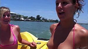 Общественная нагота и катание на лодке с горячими девушками в Вирджинии