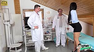 पुराने और युवा यूक्रेनी पोर्नस्टार मेडिकल फेटिश के साथ गिनो ऑर्गेज़म का पता लगाते हैं