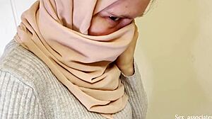 Muslimsk jente blir knullet av en arabisk mann offentlig