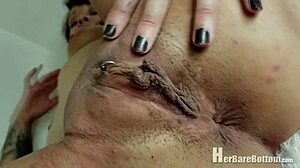 Riesige Schamlippen und rasierte Muschi in Arschloch-Fetisch