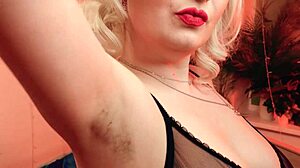 Kurvikas blondit POV kainalo femdom video päässä Humiliatrix Arya Grander