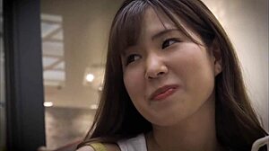 Japon ev kadınları sevimli çocukla ilk kez garajda