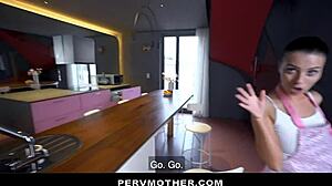 विकी ब्राउन के मौखिक और योनि कौशल इस हार्डकोर वीडियो में प्रभावित करते हैं।